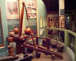 The main attraction of the museum is the sugarcane grinder which is positioned at a height of a minimum of five meters and catches the eye of every vi